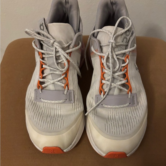 Perfect For walking and running, the brand is On cloud - Picture 3 of 7